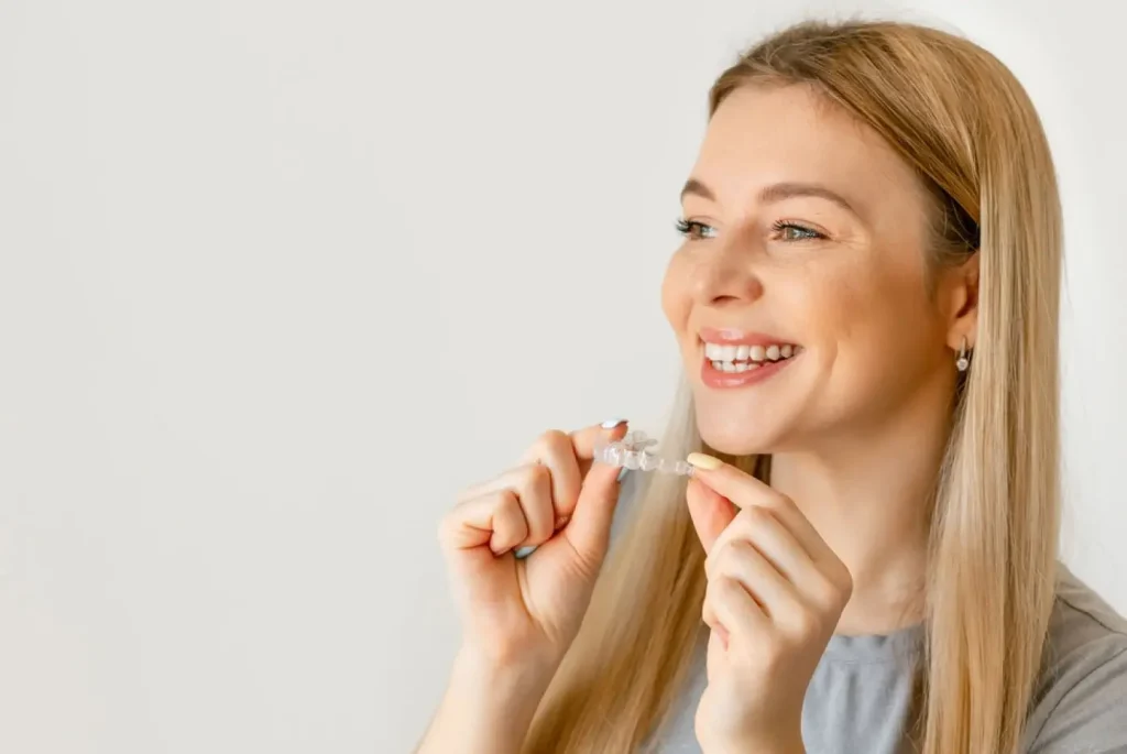 Ortodoncia invisible con alineadores transparentes